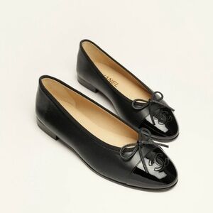 CHANEL Black Leather Cap-Toe Bow Ballet Flats